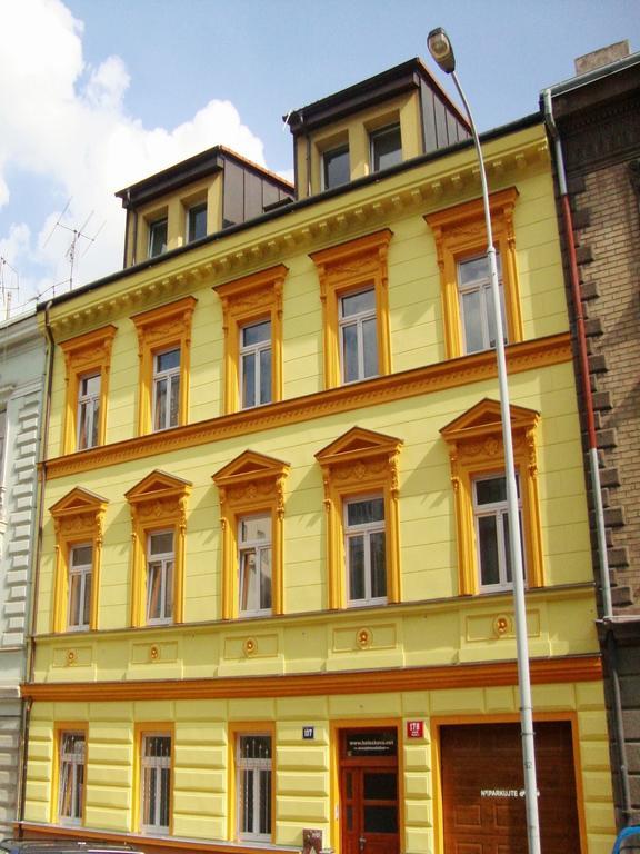 Holeckova Hostel Prague Exterior photo